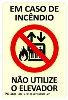 Placa P4 — Não utilizar o elevador